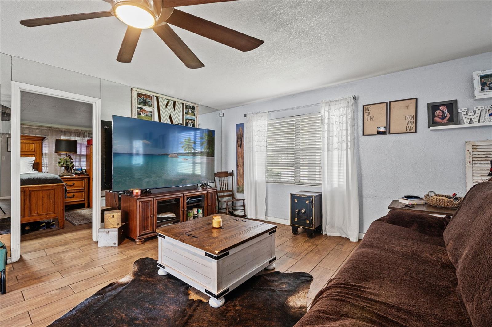 Image 11 of 43 For 37738 Amelia Avenue