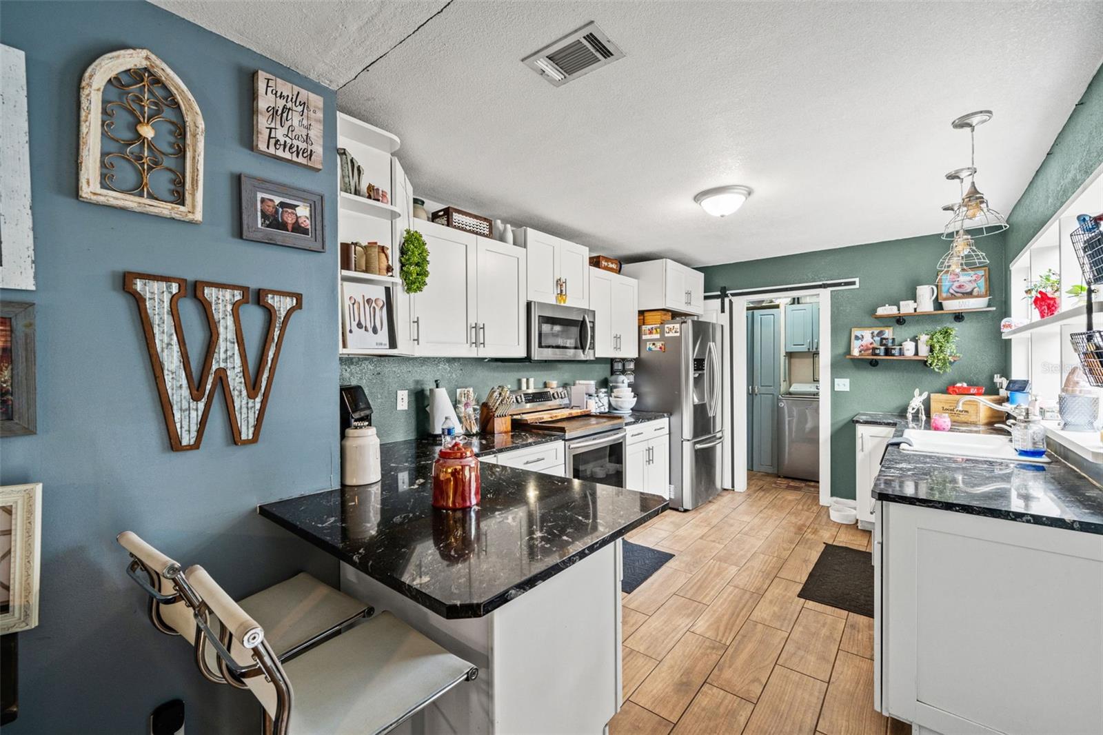 Image 12 of 43 For 37738 Amelia Avenue