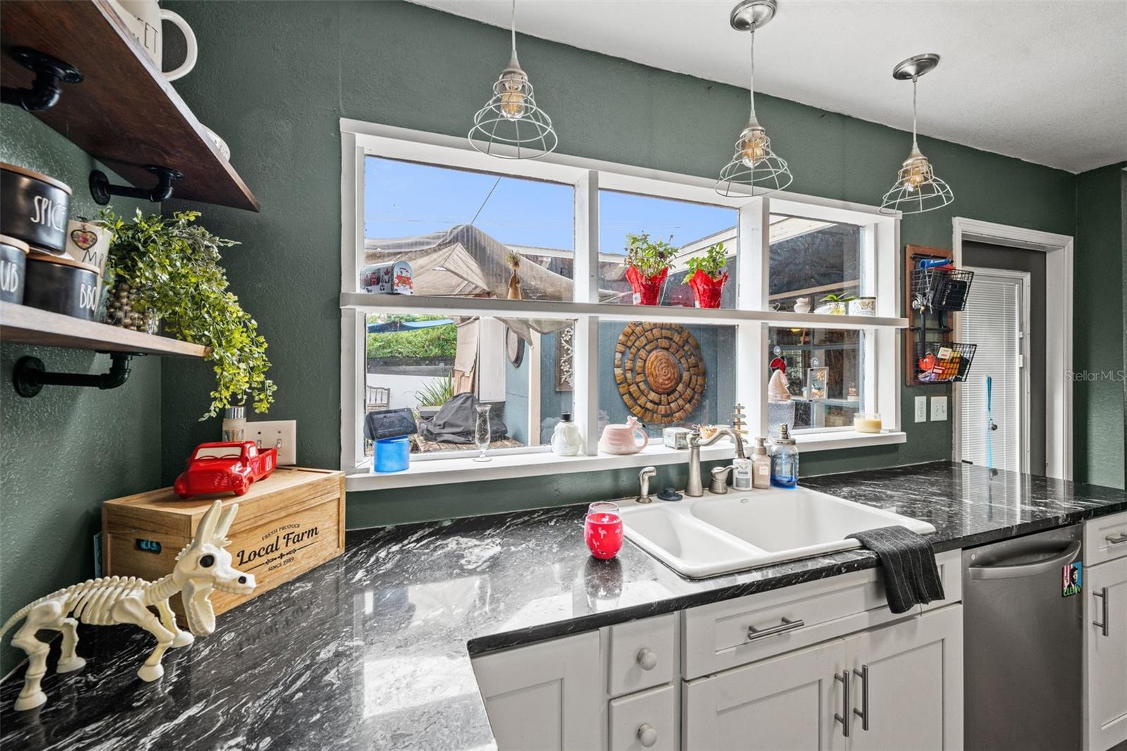 Image 18 of 43 For 37738 Amelia Avenue