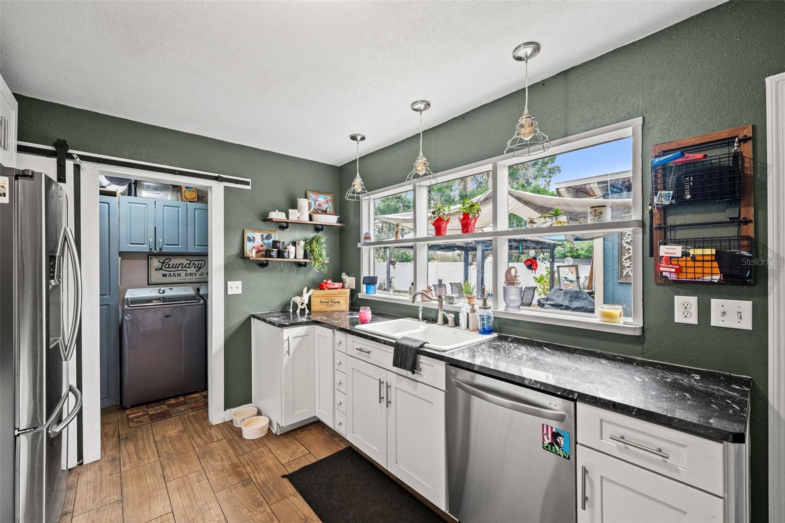 Image 19 of 43 For 37738 Amelia Avenue