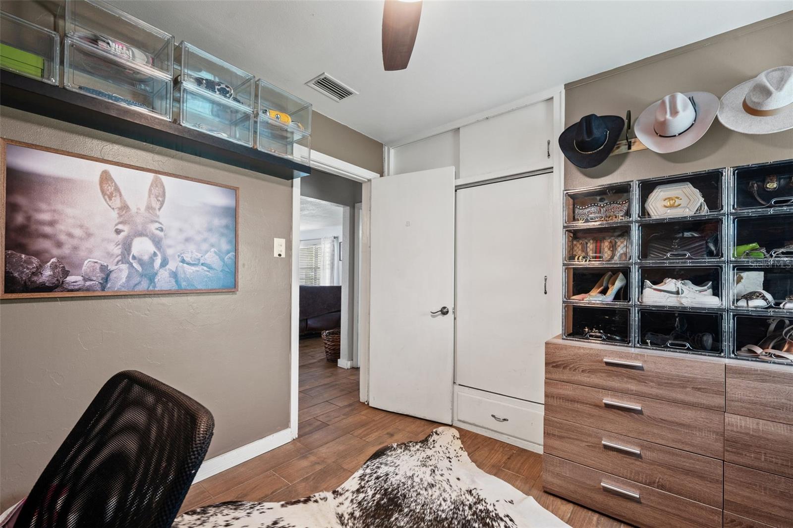 Image 23 of 43 For 37738 Amelia Avenue