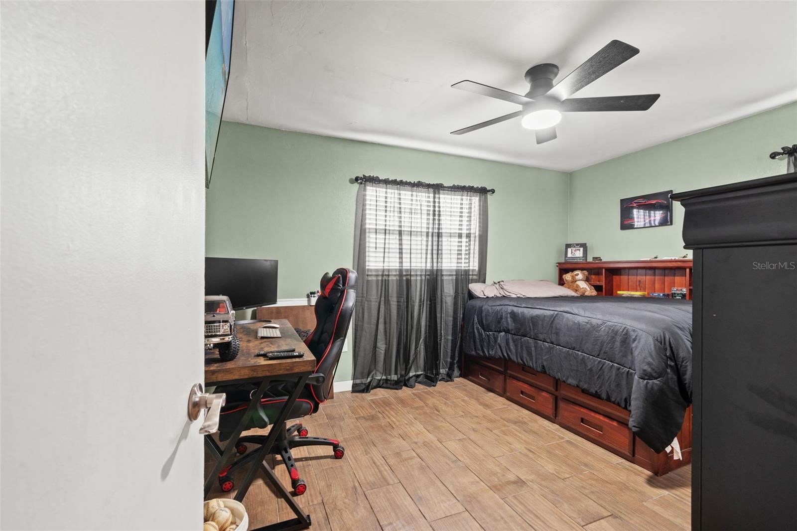 Image 26 of 43 For 37738 Amelia Avenue