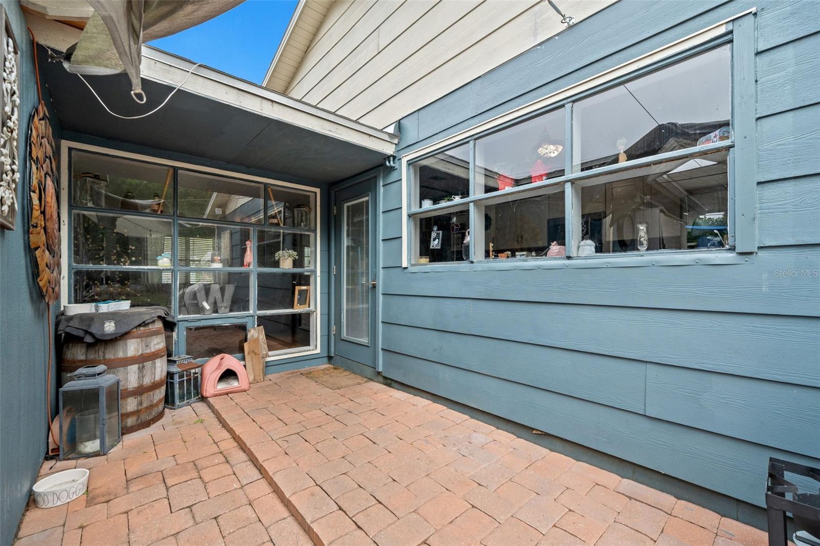 Image 27 of 43 For 37738 Amelia Avenue