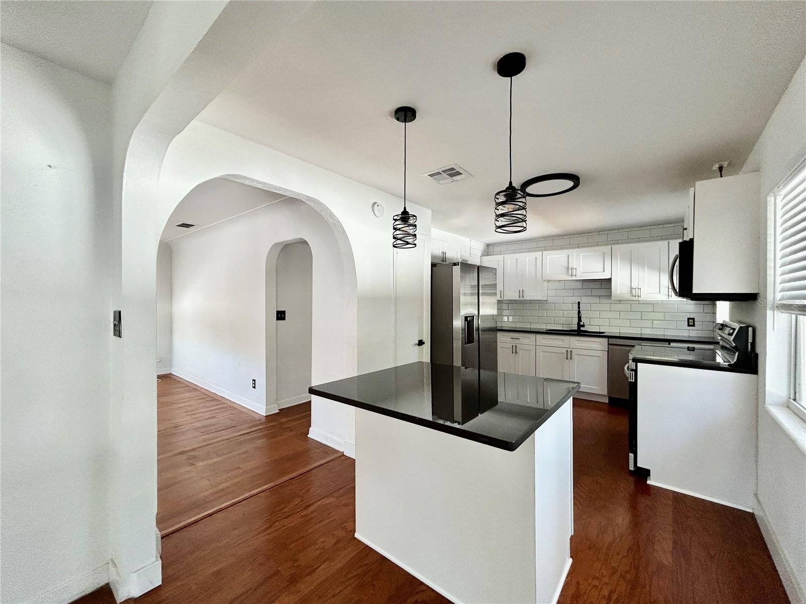 Image 3 of 12 For 5521 Gulfport Boulevard S D