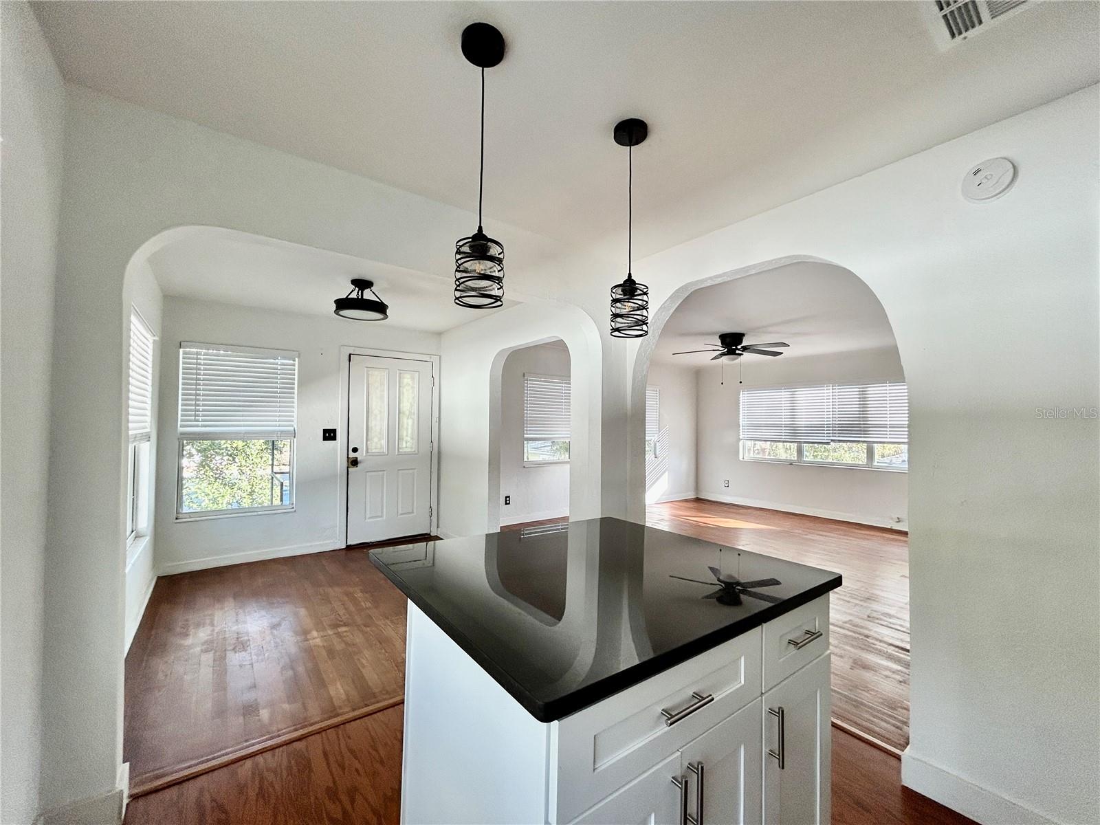 Image 4 of 12 For 5521 Gulfport Boulevard S D