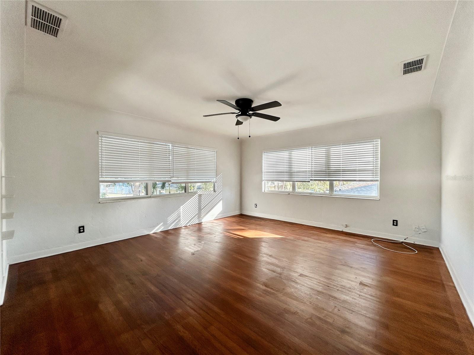 Image 6 of 12 For 5521 Gulfport Boulevard S D