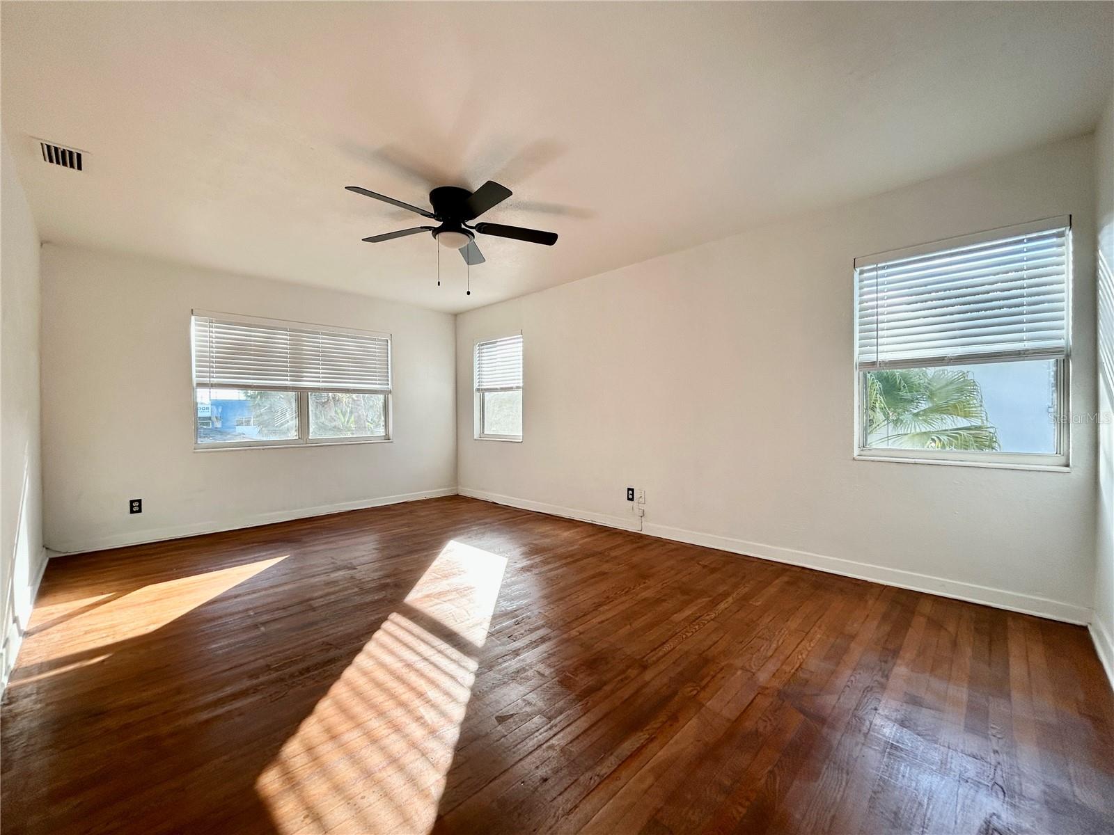 Image 7 of 12 For 5521 Gulfport Boulevard S D