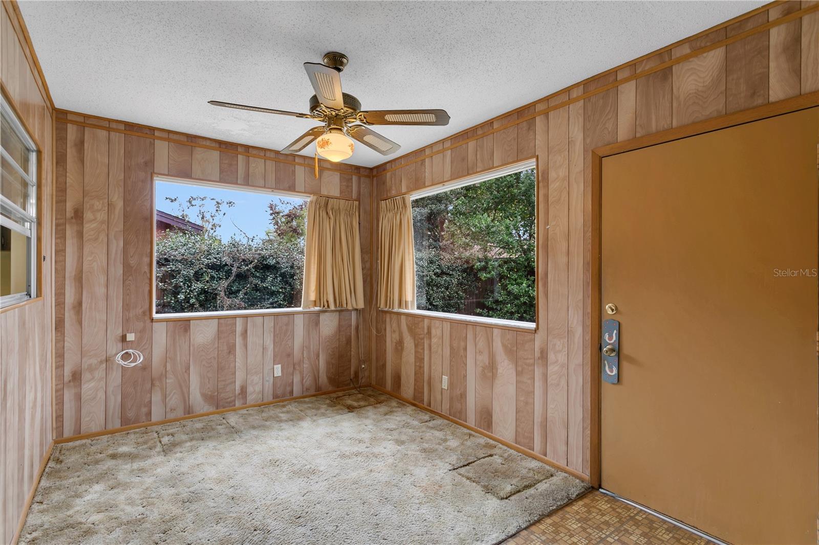 Image 12 of 41 For 820 Ambassador Loop