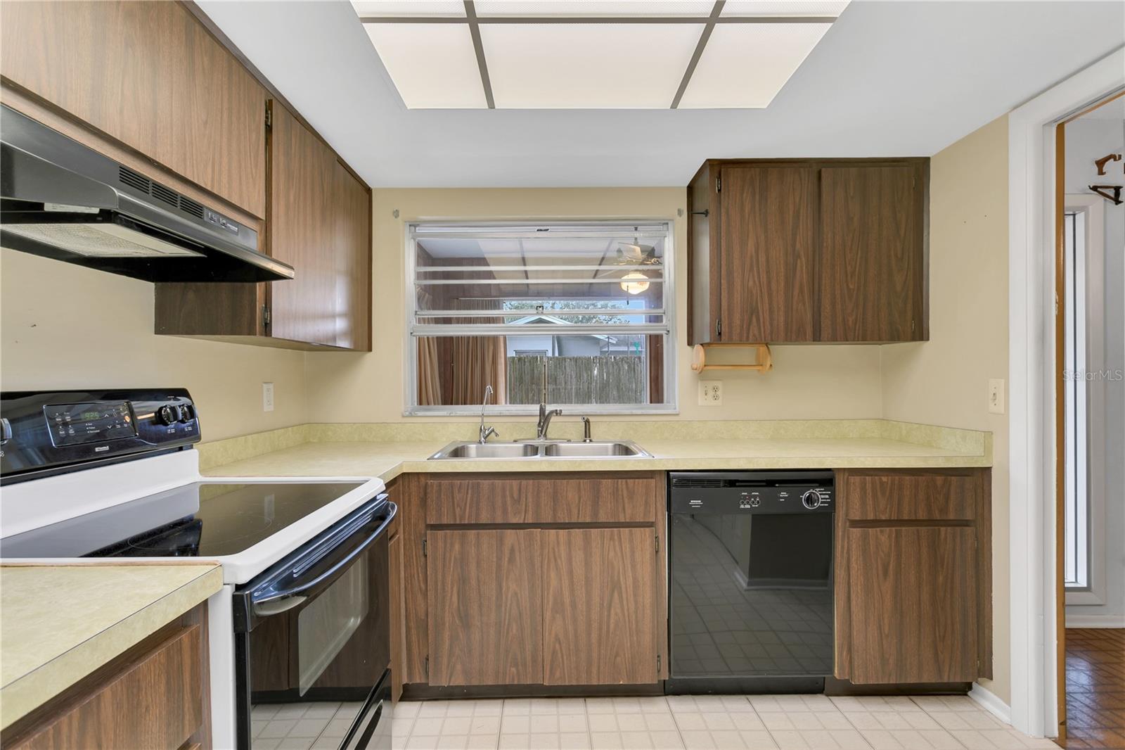 Image 14 of 41 For 820 Ambassador Loop