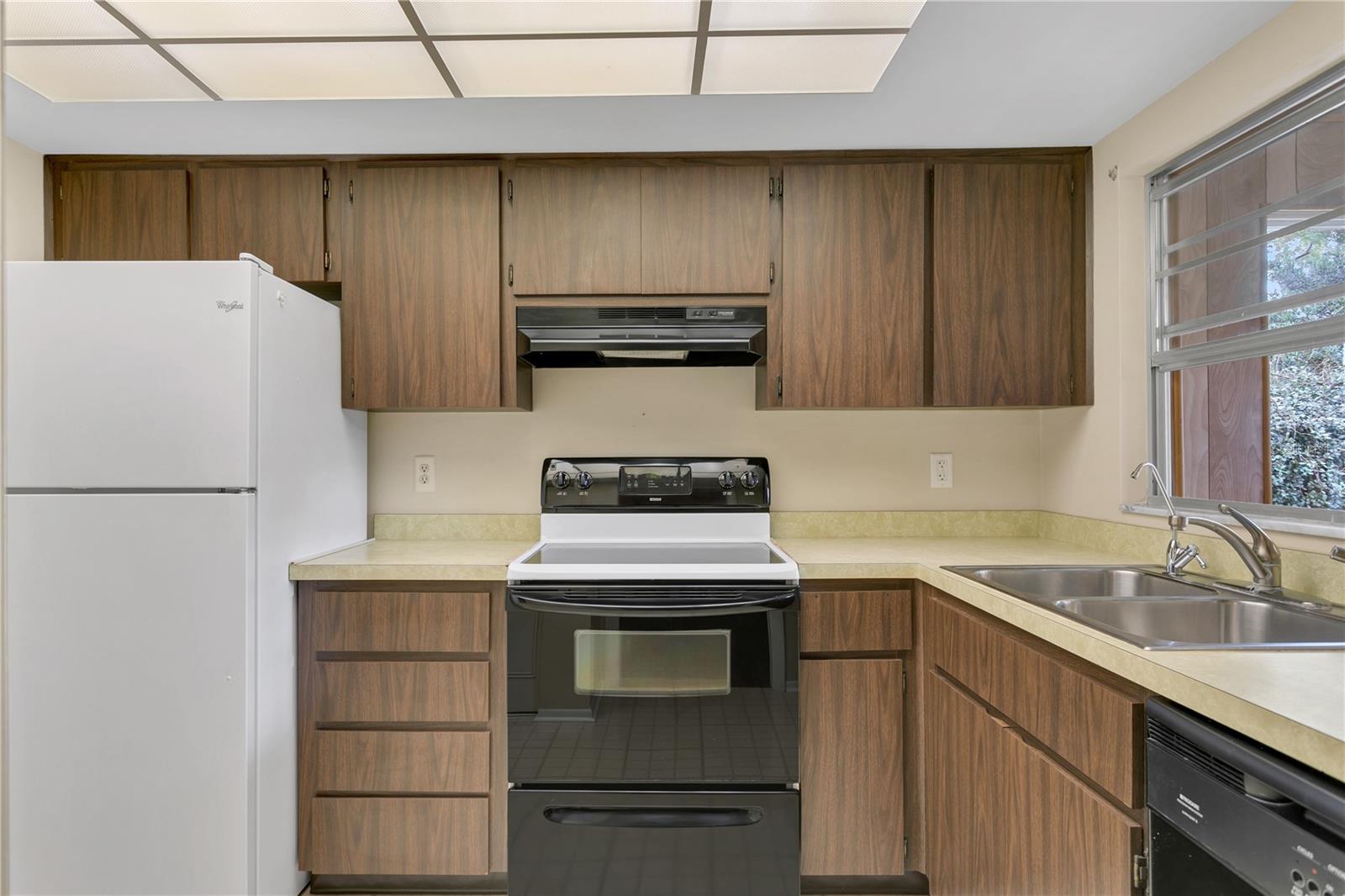 Image 15 of 41 For 820 Ambassador Loop