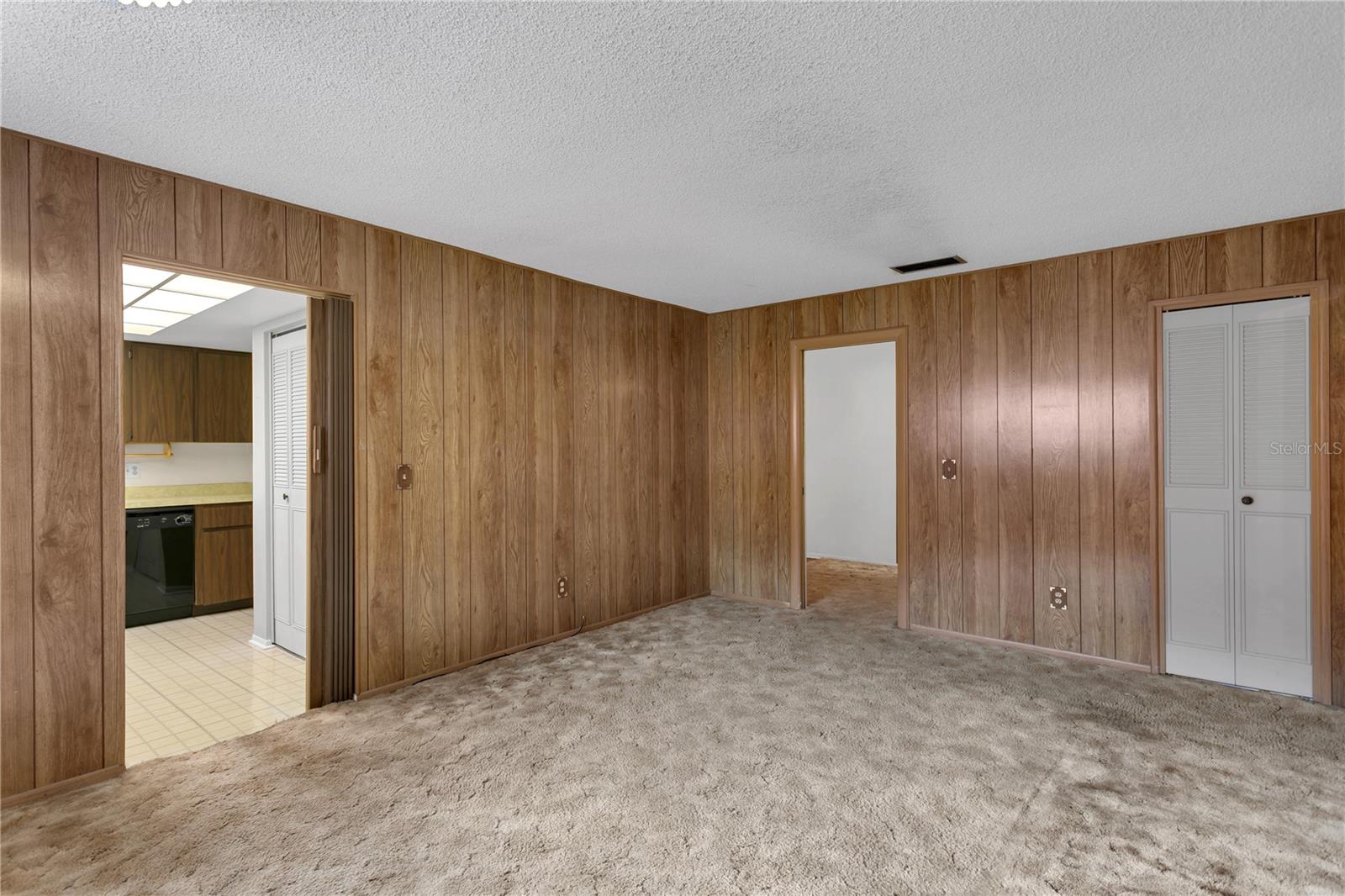 Image 18 of 41 For 820 Ambassador Loop