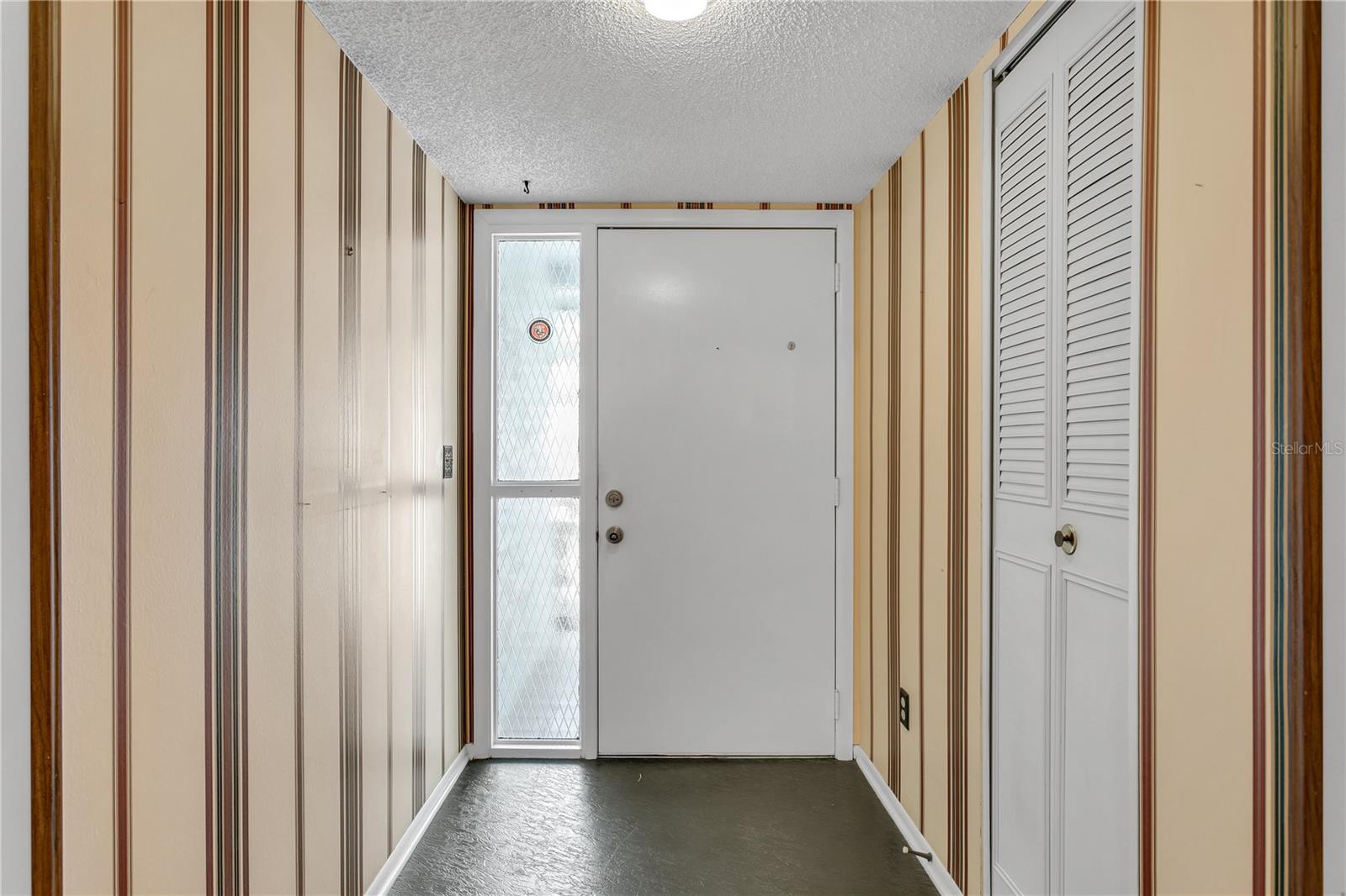 Image 3 of 41 For 820 Ambassador Loop