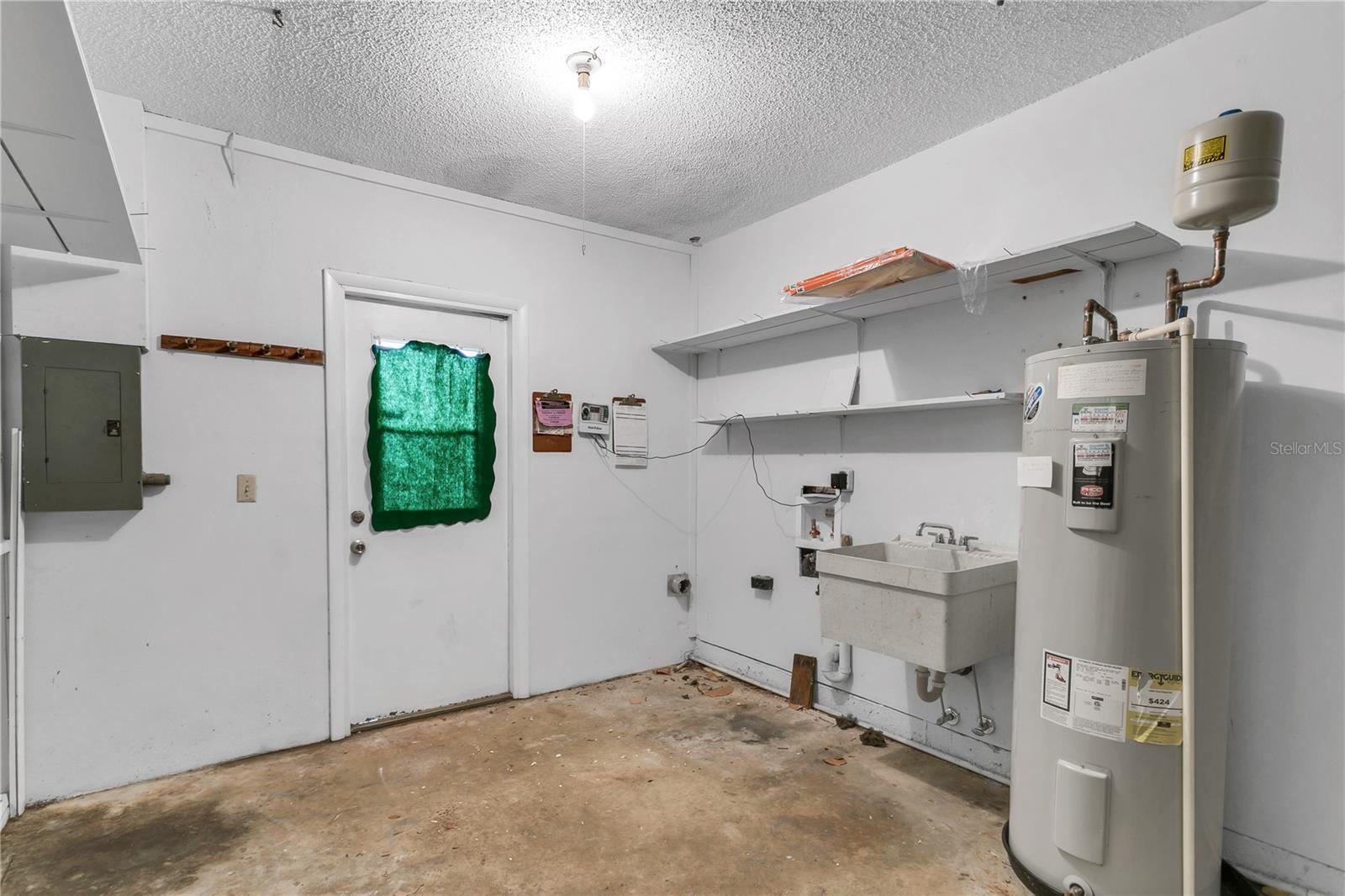 Image 31 of 41 For 820 Ambassador Loop