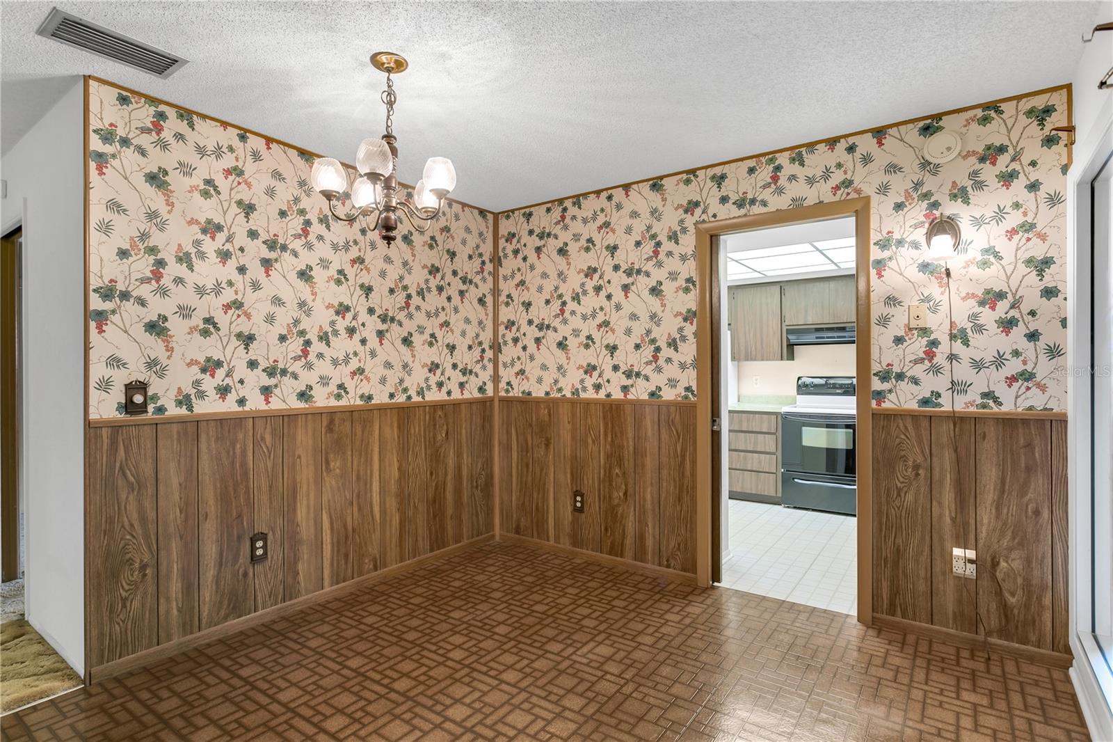 Image 6 of 41 For 820 Ambassador Loop