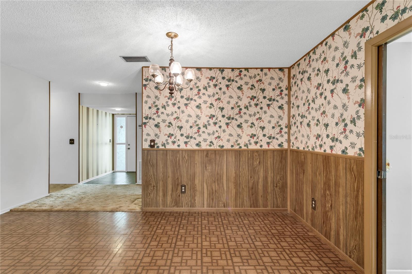 Image 7 of 41 For 820 Ambassador Loop