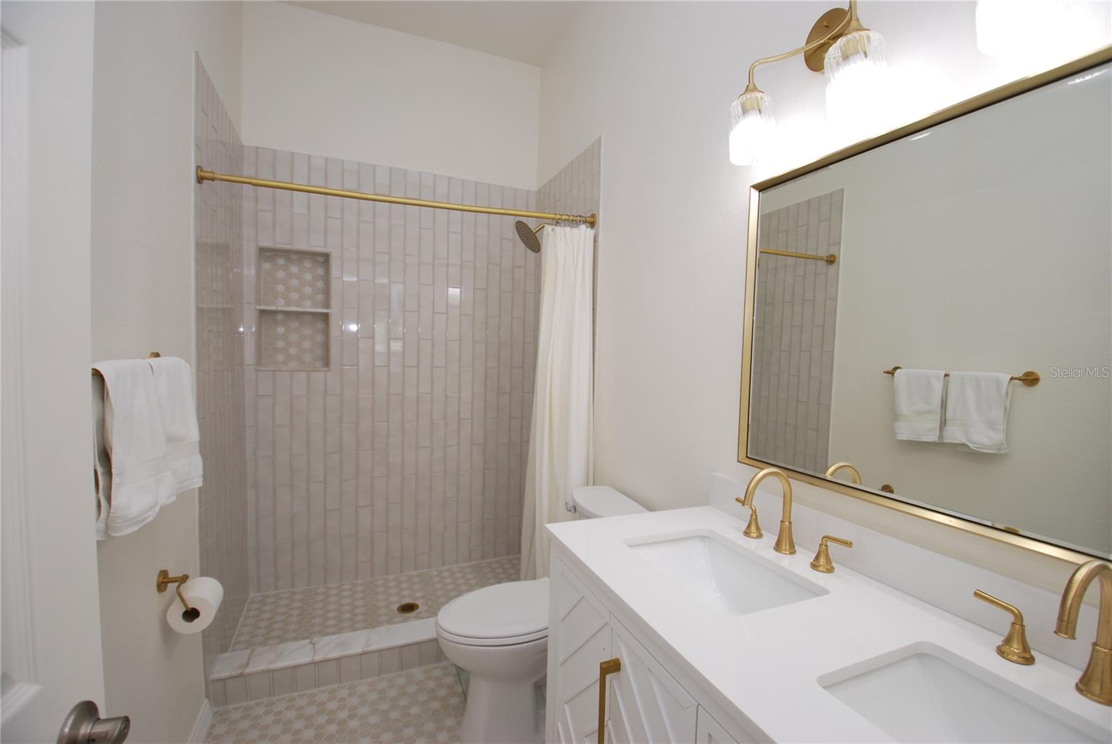 Image 16 of 24 For 11251 Windsor Place Circle