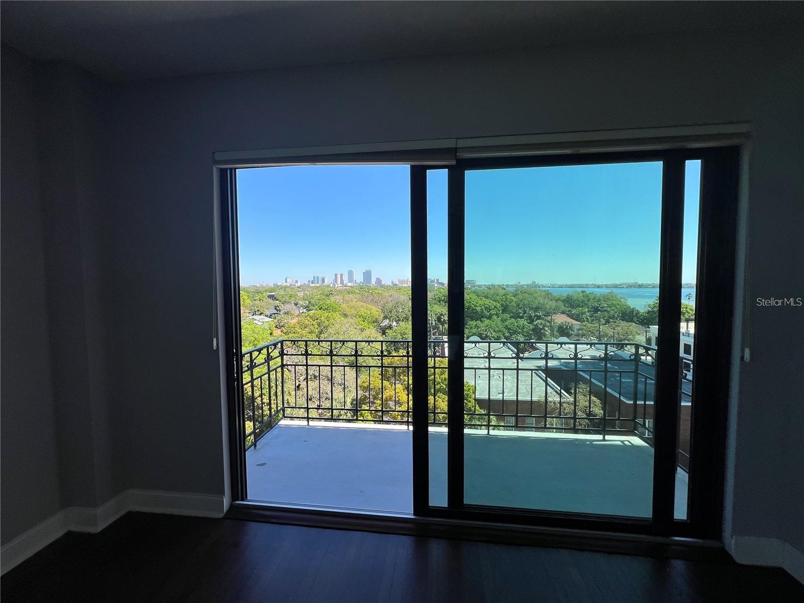 Image 17 of 27 For 2109 Bayshore Boulevard 707