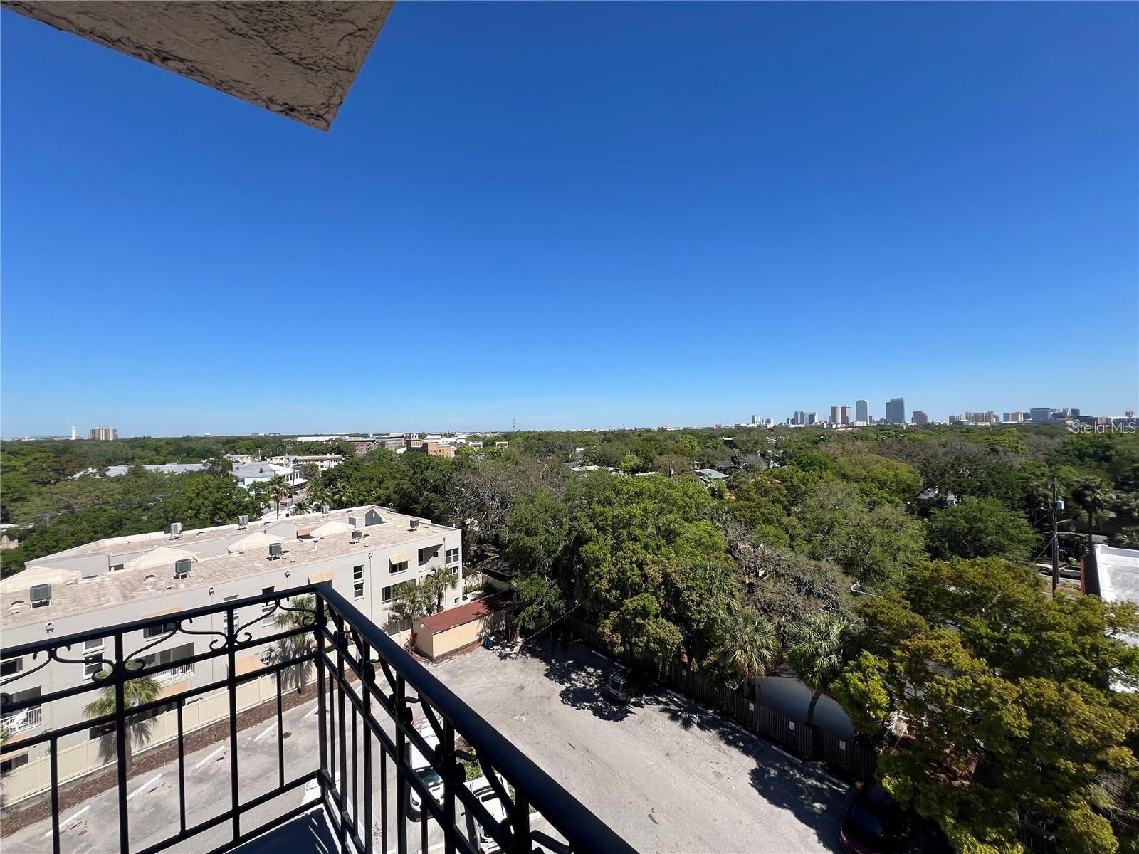 Image 26 of 27 For 2109 Bayshore Boulevard 707