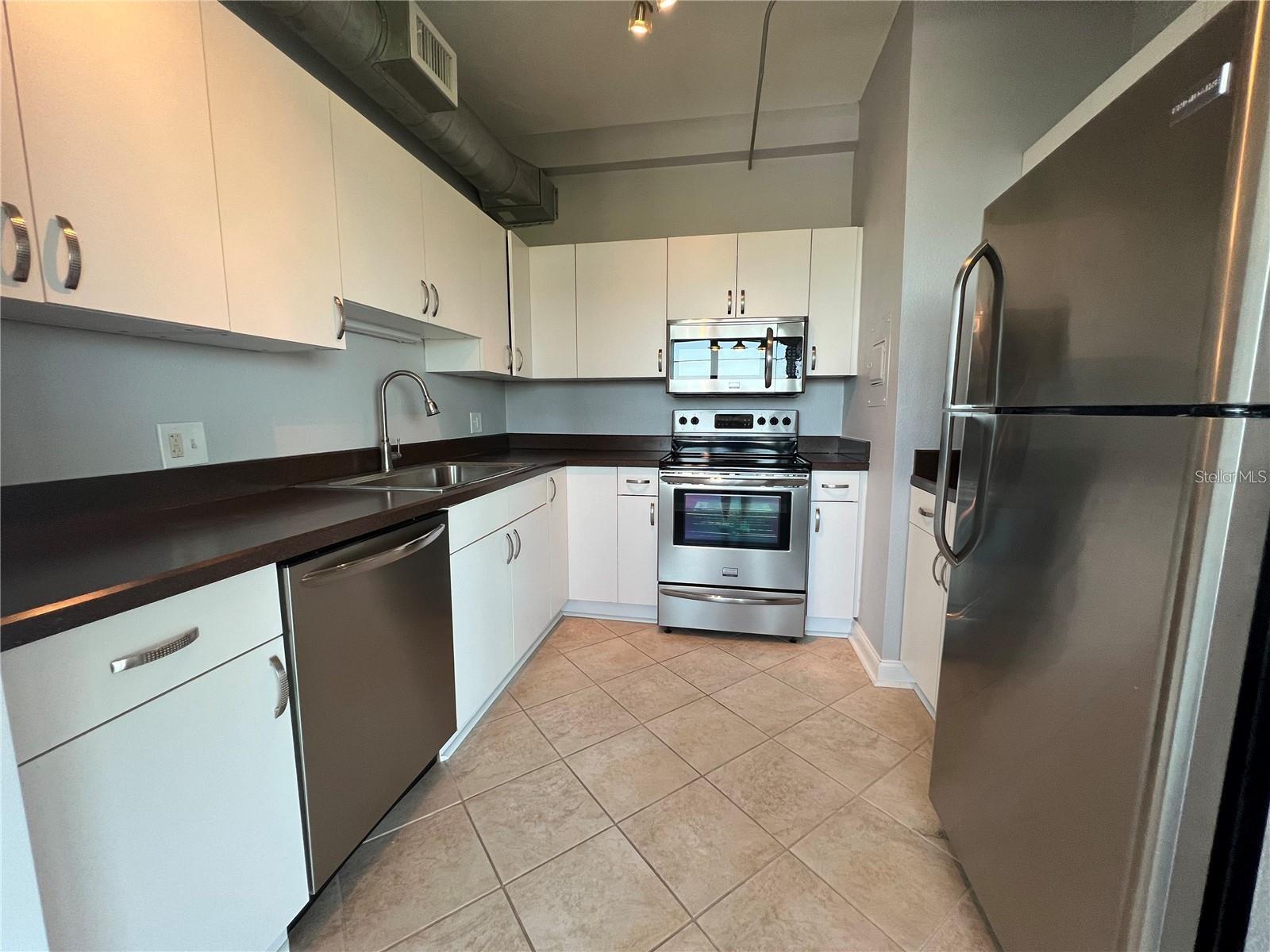 Image 8 of 27 For 2109 Bayshore Boulevard 707