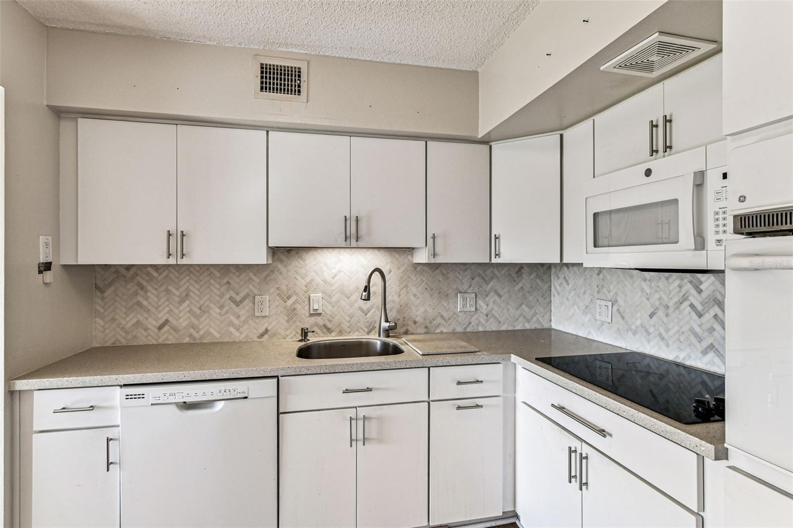 Image 18 of 62 For 2455 Finlandia Lane 67