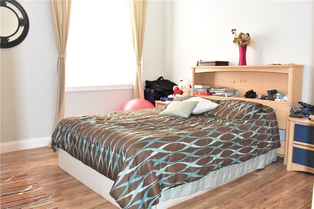 Image 17 of 51 For 20104 Pond Spring Way