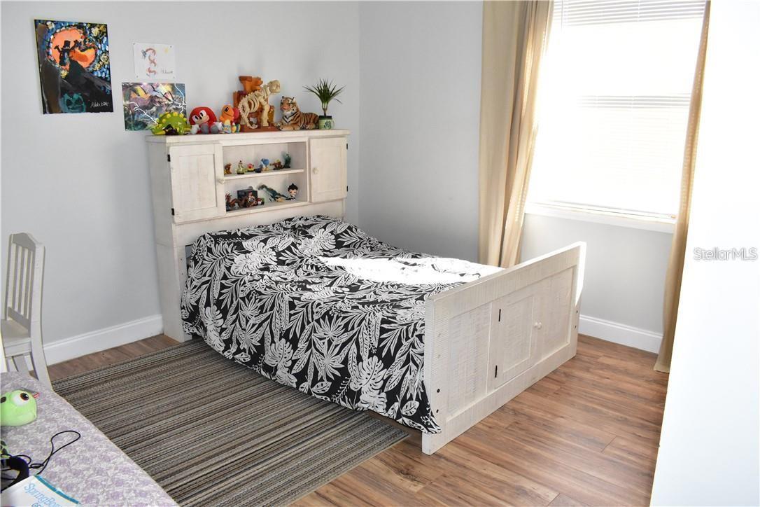 Image 18 of 51 For 20104 Pond Spring Way