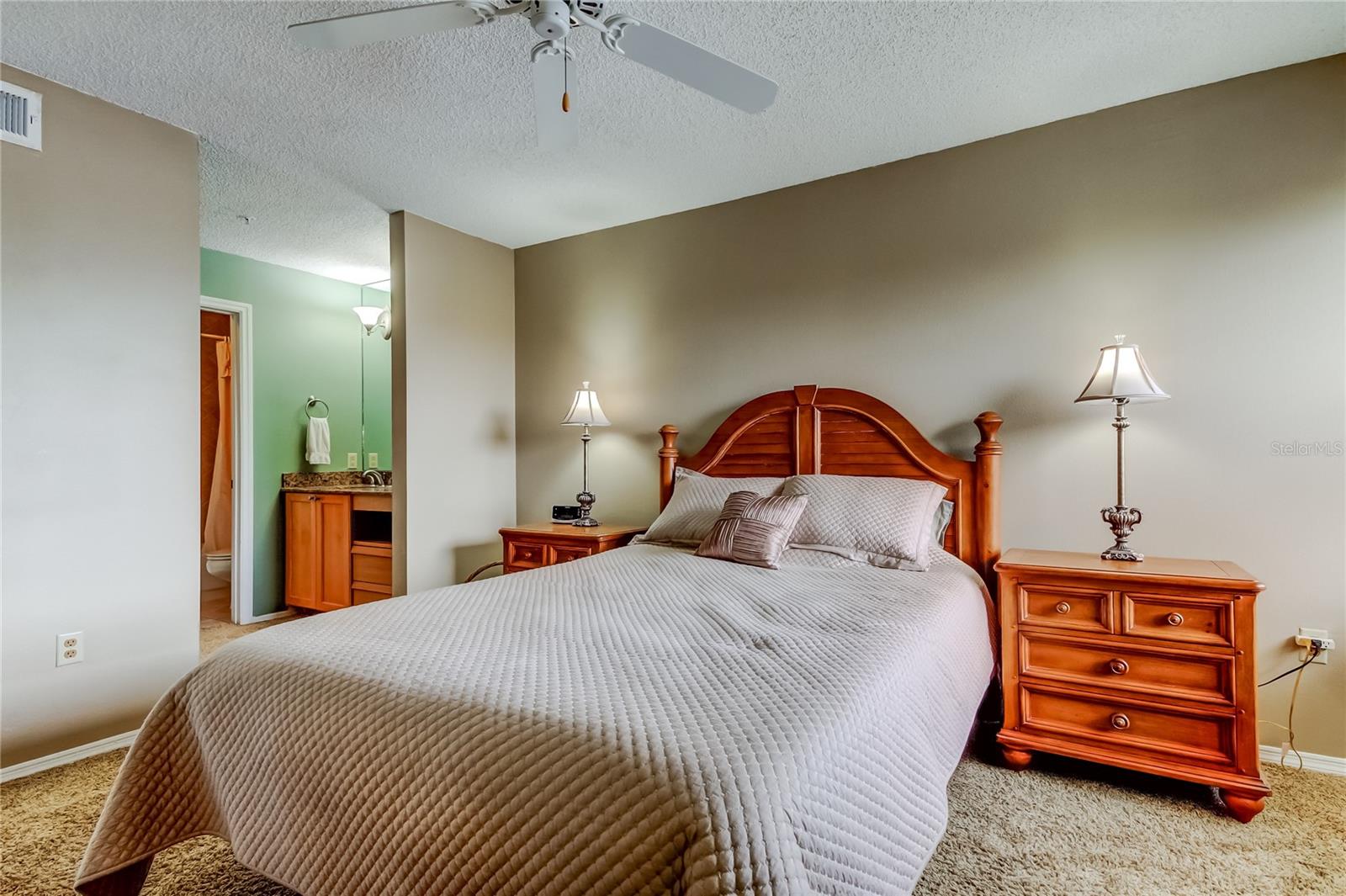 Listing photo id 16 for 2400 Feather Sound Drive 1334