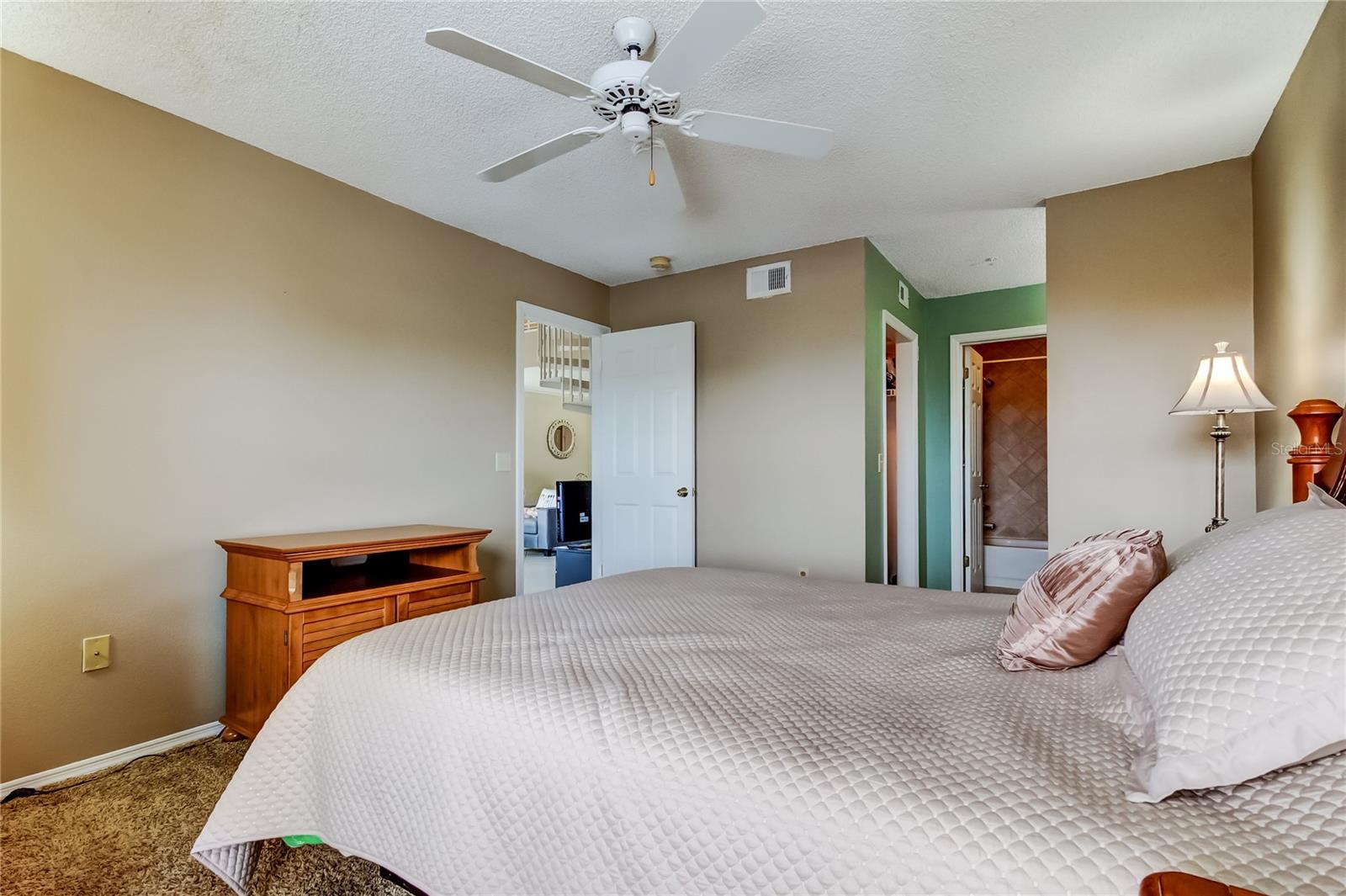 Listing photo id 18 for 2400 Feather Sound Drive 1334