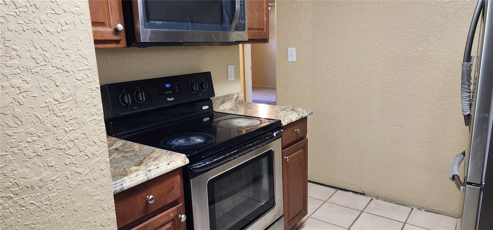 Listing photo id 8 for 3011 Laurel Lane