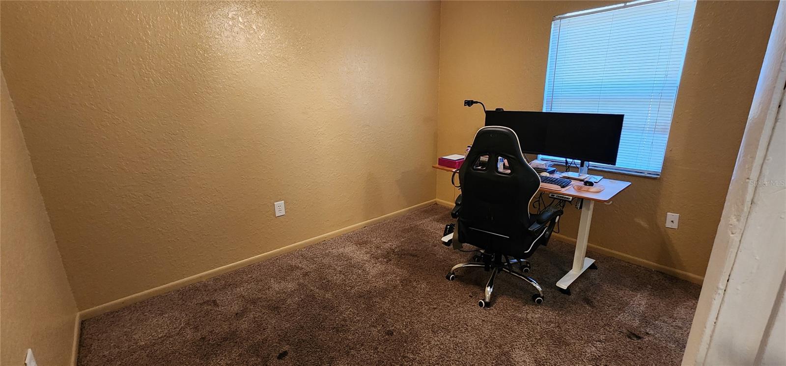 Listing photo id 10 for 3011 Laurel Lane