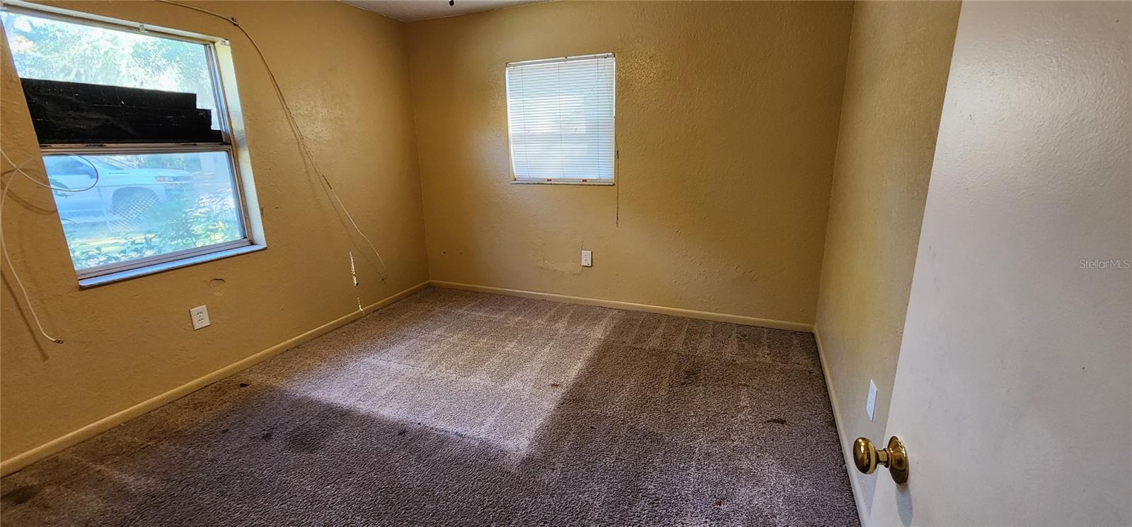 Listing photo id 11 for 3011 Laurel Lane