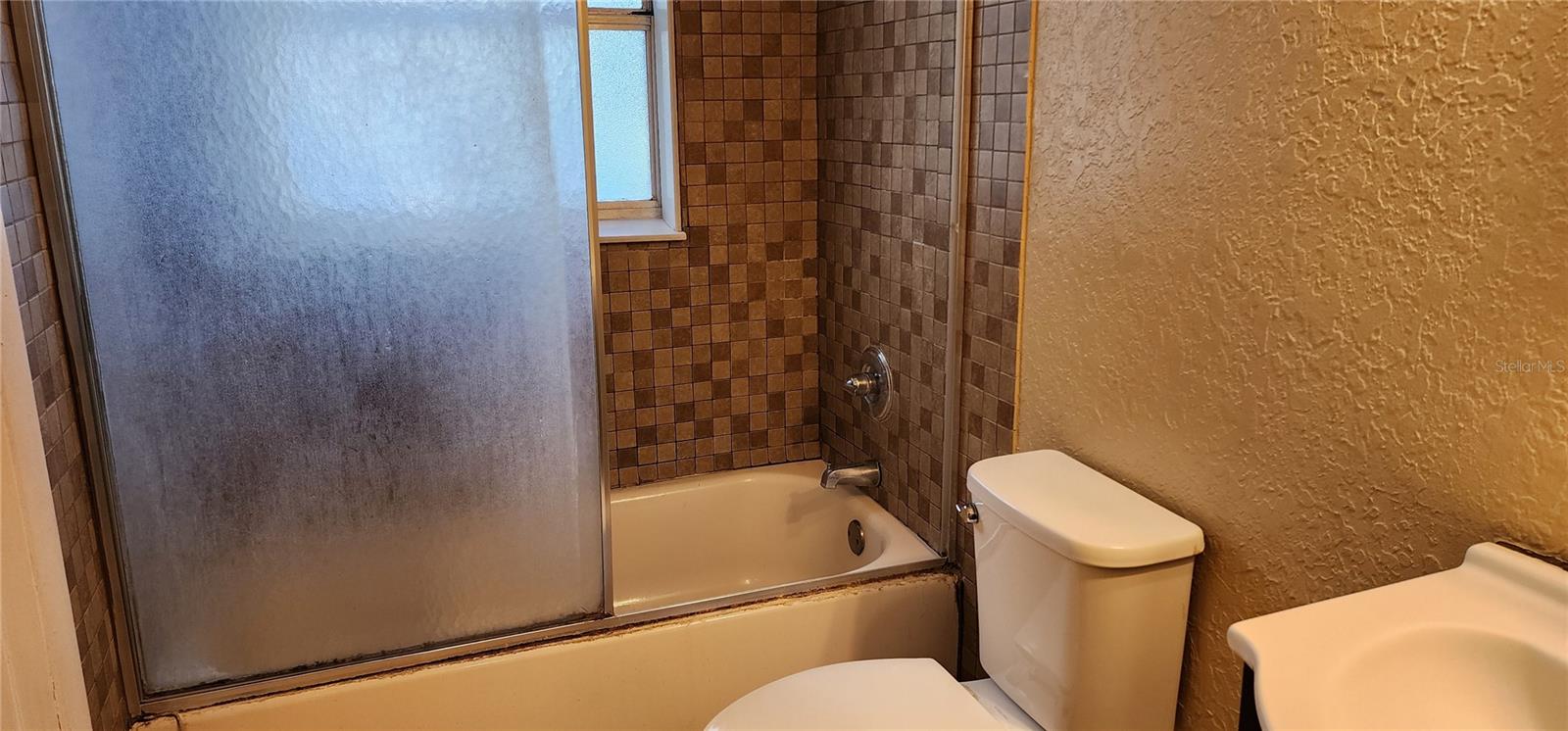 Listing photo id 12 for 3011 Laurel Lane