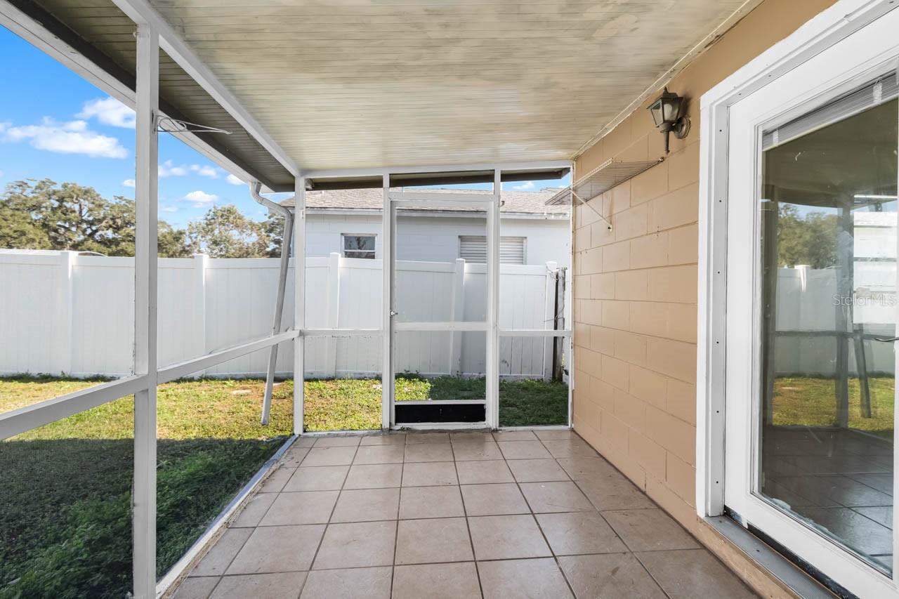 Image 19 of 28 For 1424 Vinetree Drive