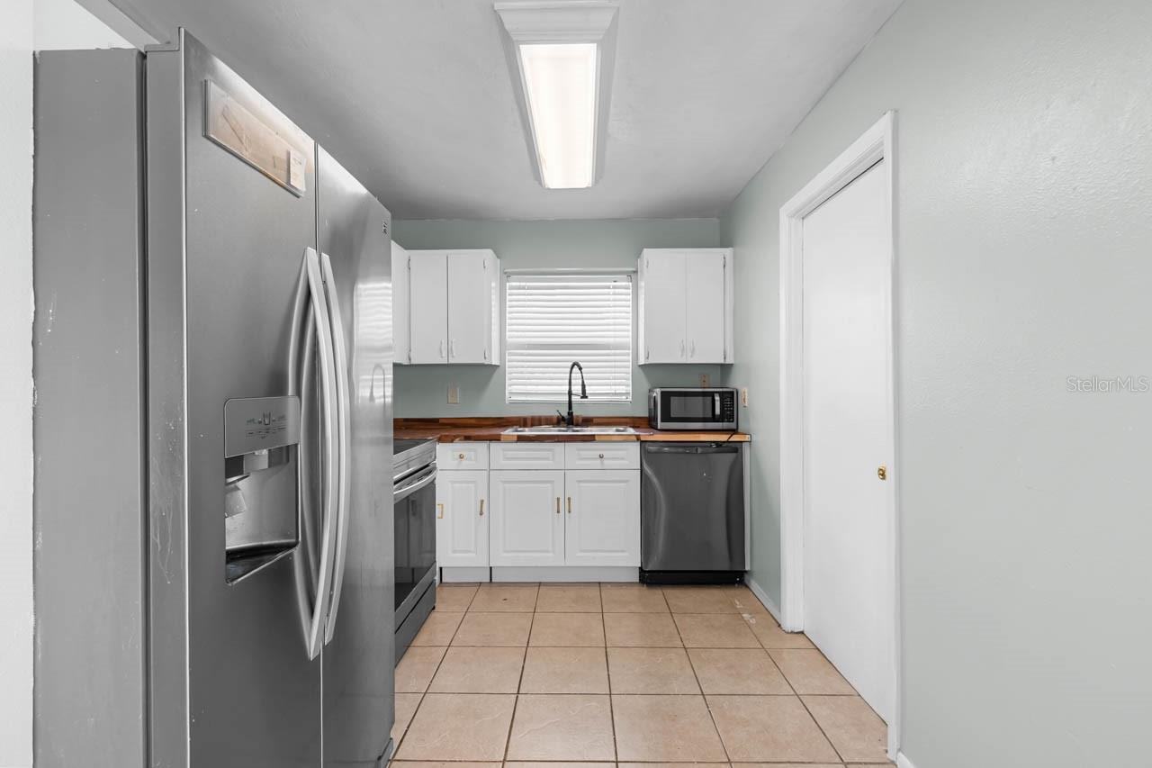 Image 9 of 28 For 1424 Vinetree Drive