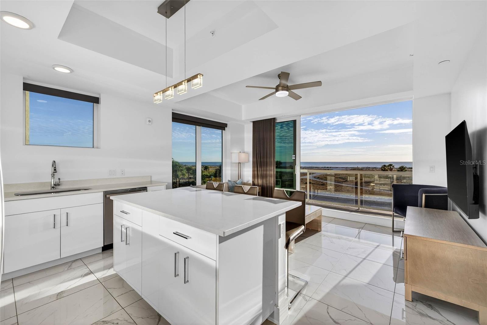 Image 14 of 56 For 11500 Gulf Boulevard 301