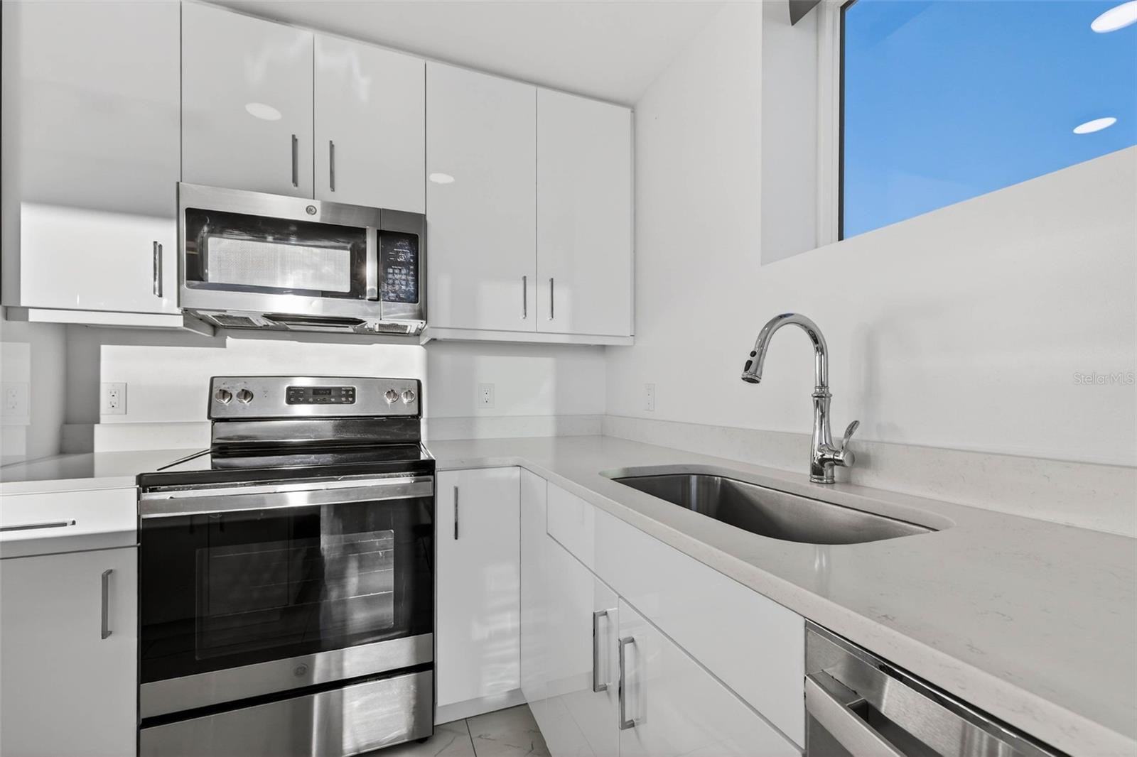 Image 18 of 56 For 11500 Gulf Boulevard 301