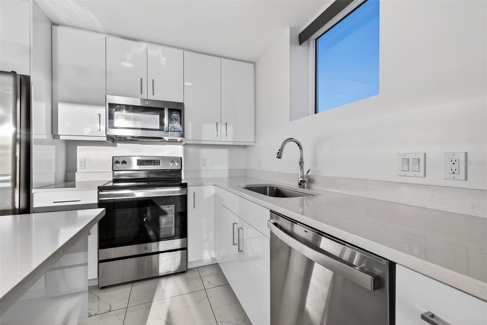 Image 22 of 56 For 11500 Gulf Boulevard 301