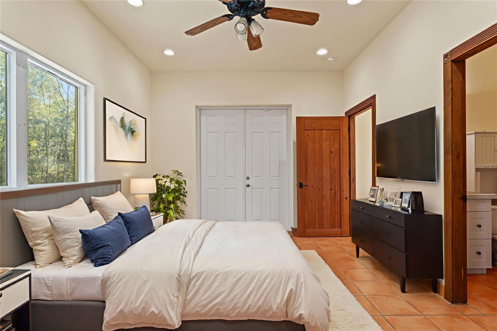 Image 23 of 41 For 3247 Saturn Road