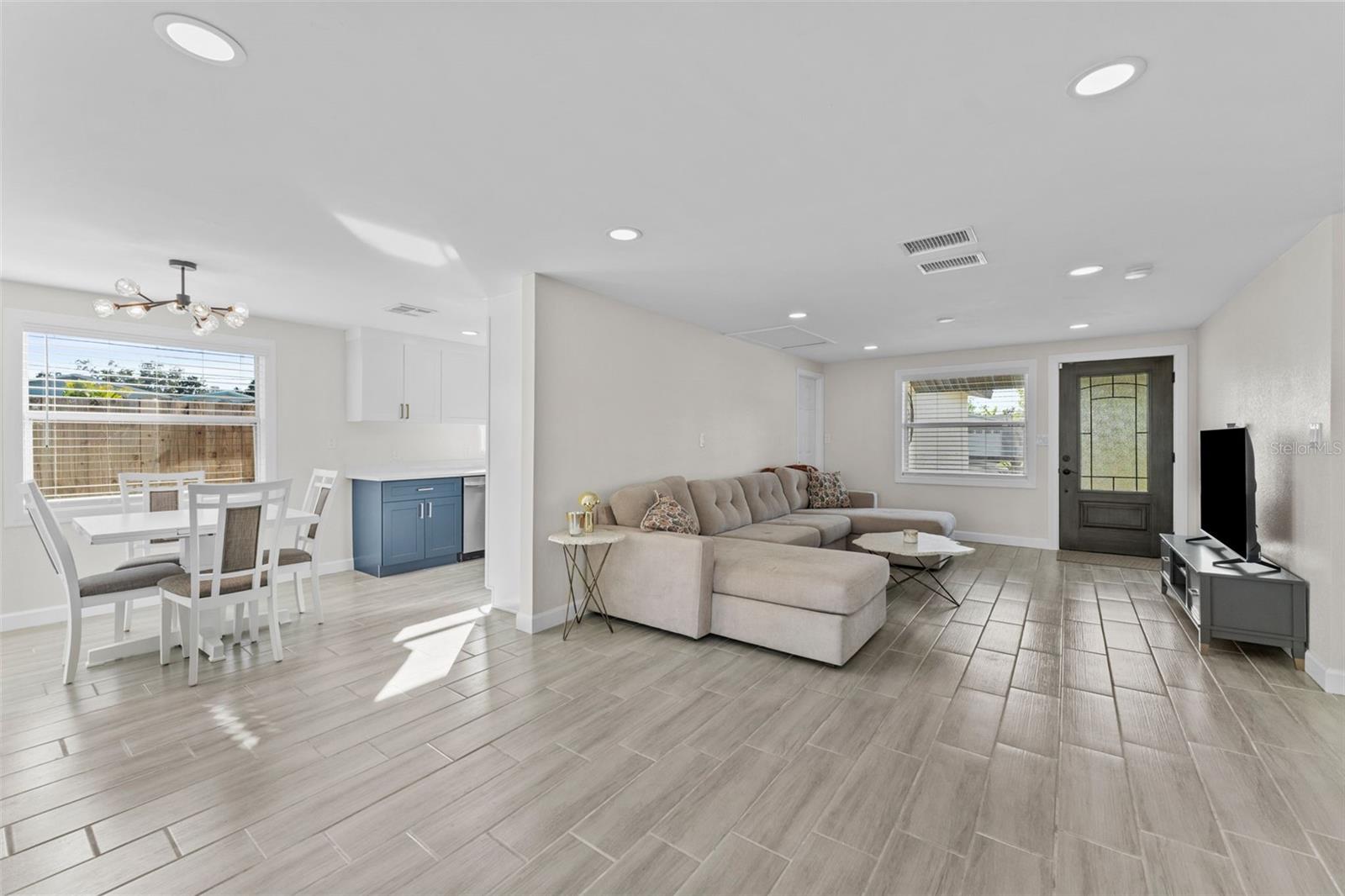 Image 7 of 28 For 5501 Denver Street Ne