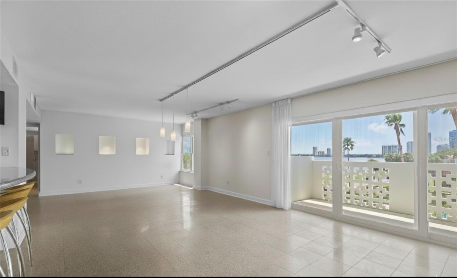 Image 11 of 31 For 2401 Bayshore Boulevard 410