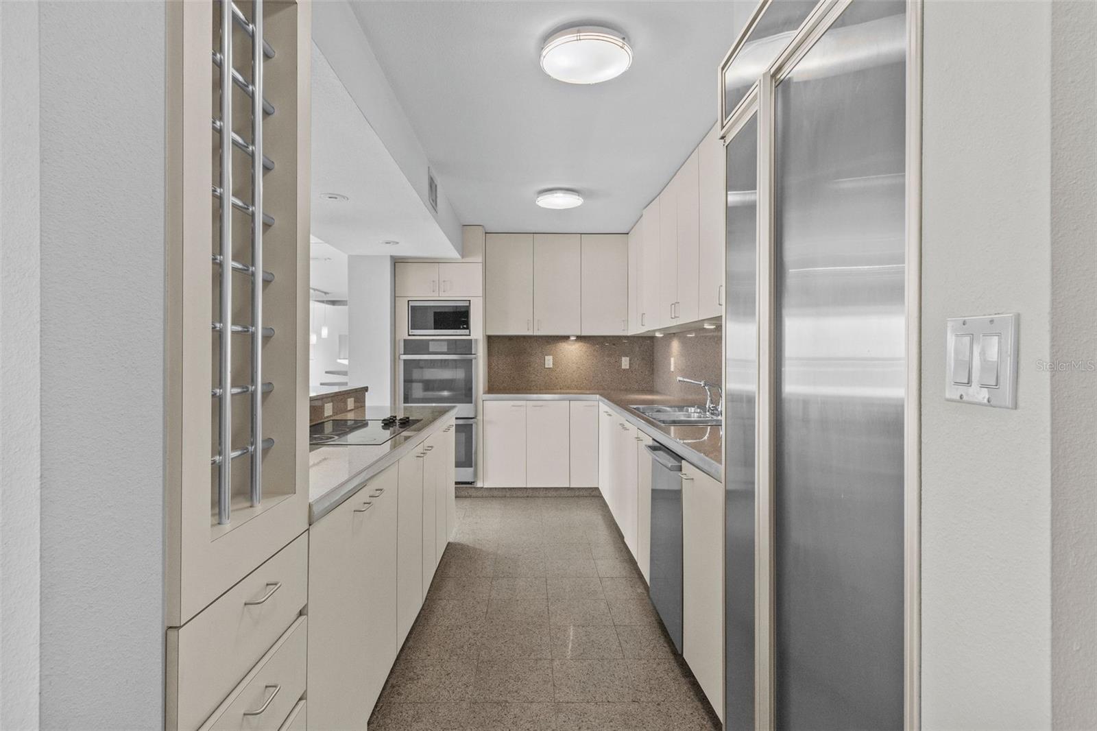 Image 13 of 31 For 2401 Bayshore Boulevard 410