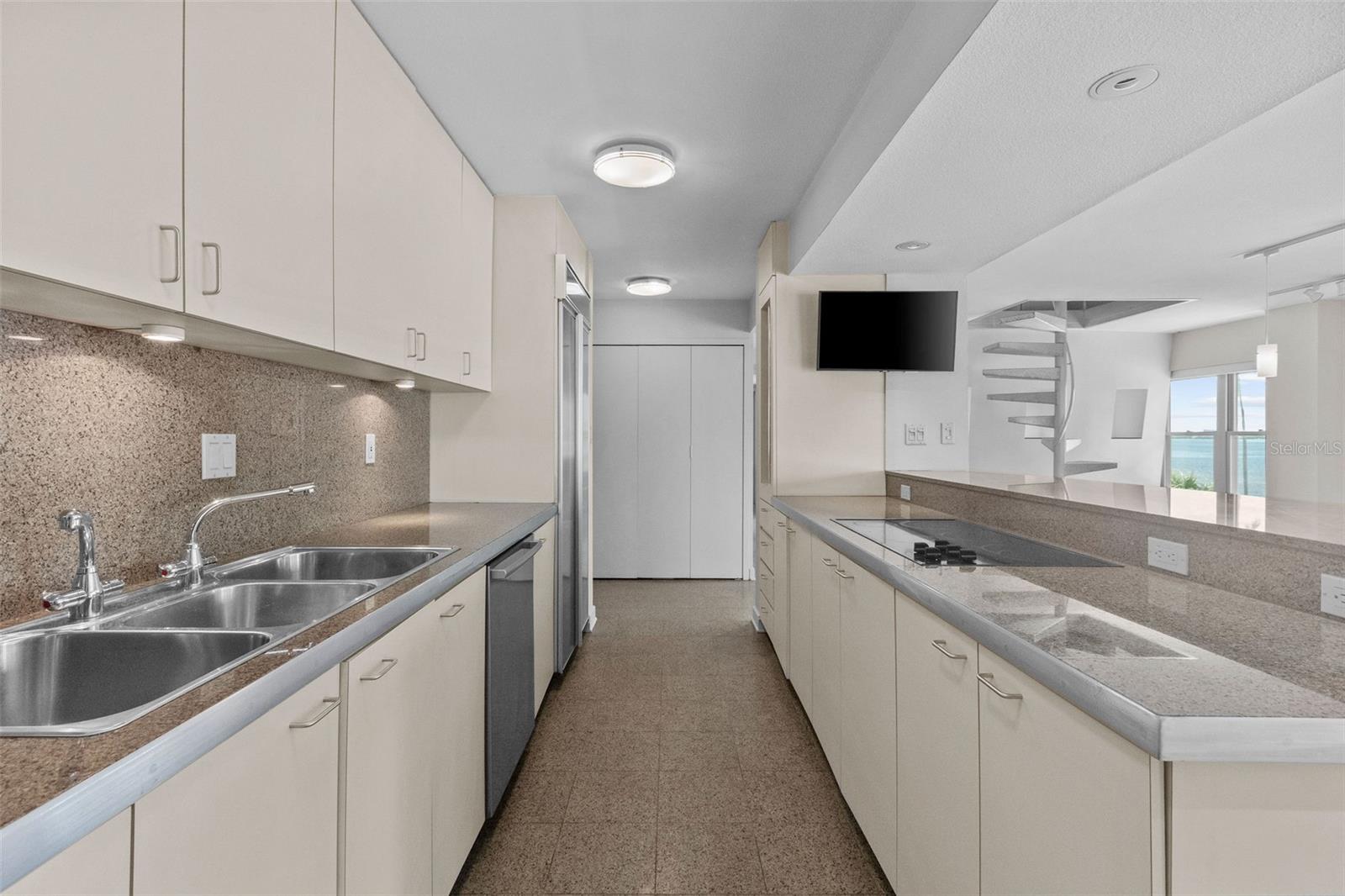 Image 14 of 31 For 2401 Bayshore Boulevard 410