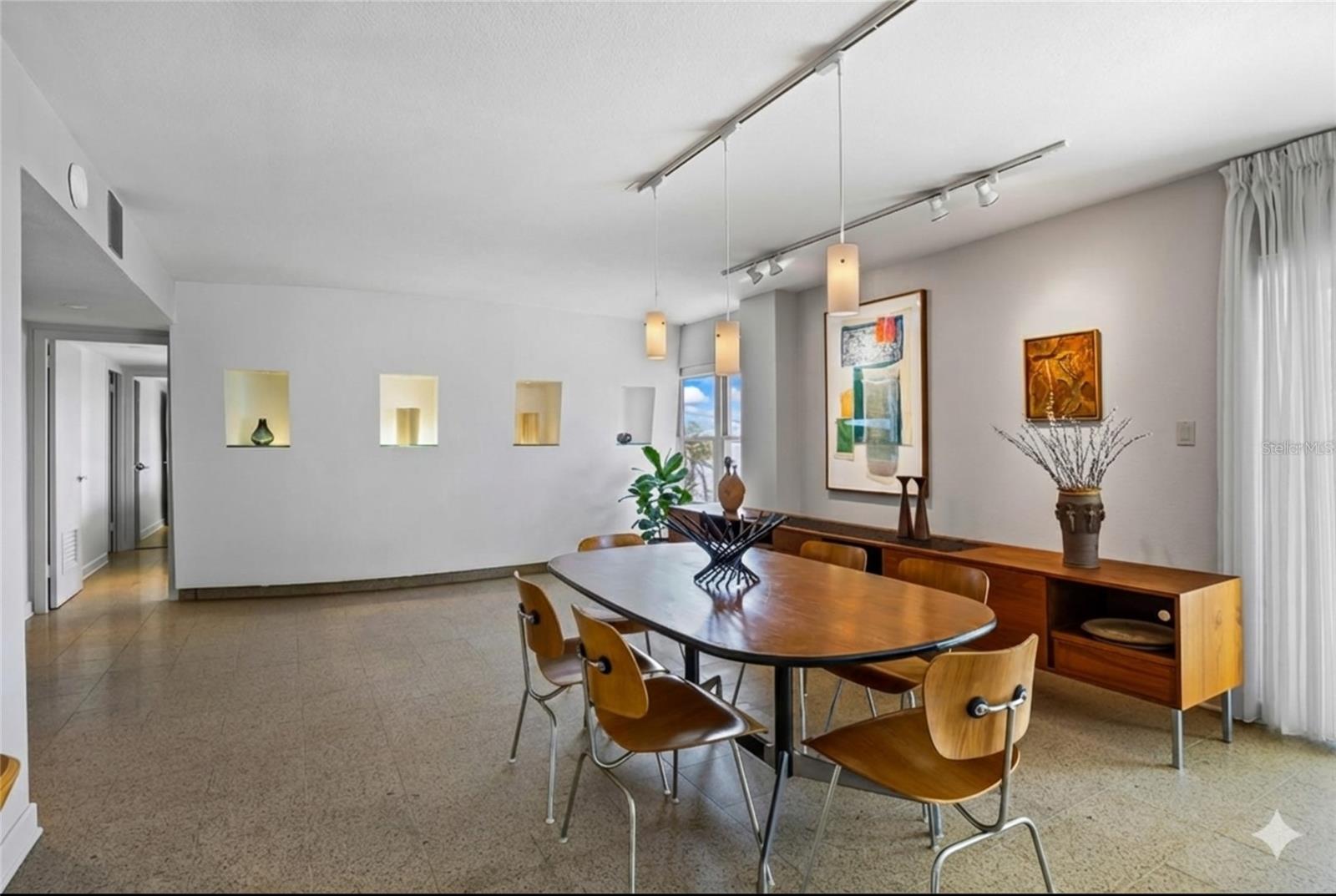 Image 3 of 31 For 2401 Bayshore Boulevard 410