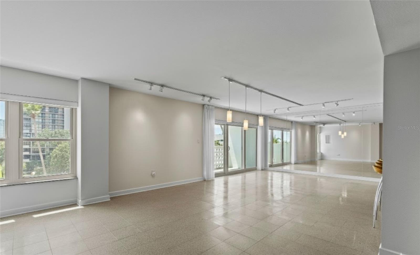 Image 7 of 31 For 2401 Bayshore Boulevard 410