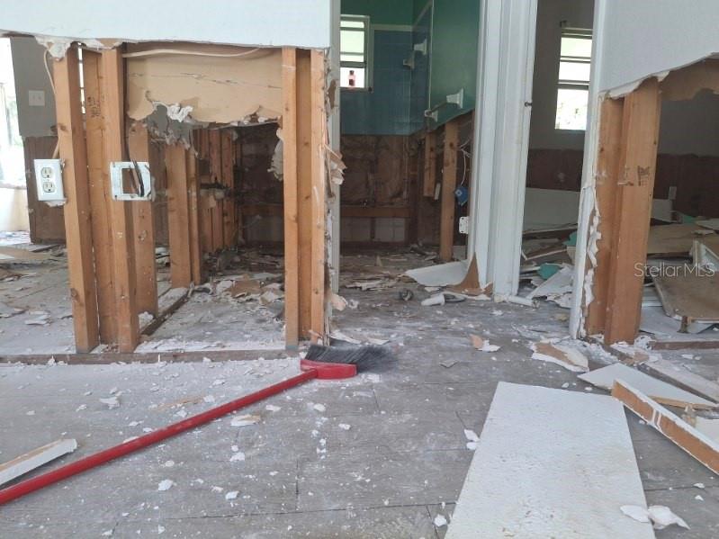 Image 4 of 11 For 7814 Akron Avenue