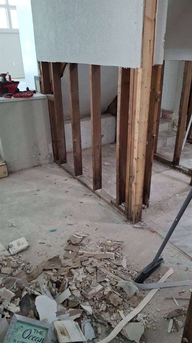 Image 5 of 11 For 7814 Akron Avenue