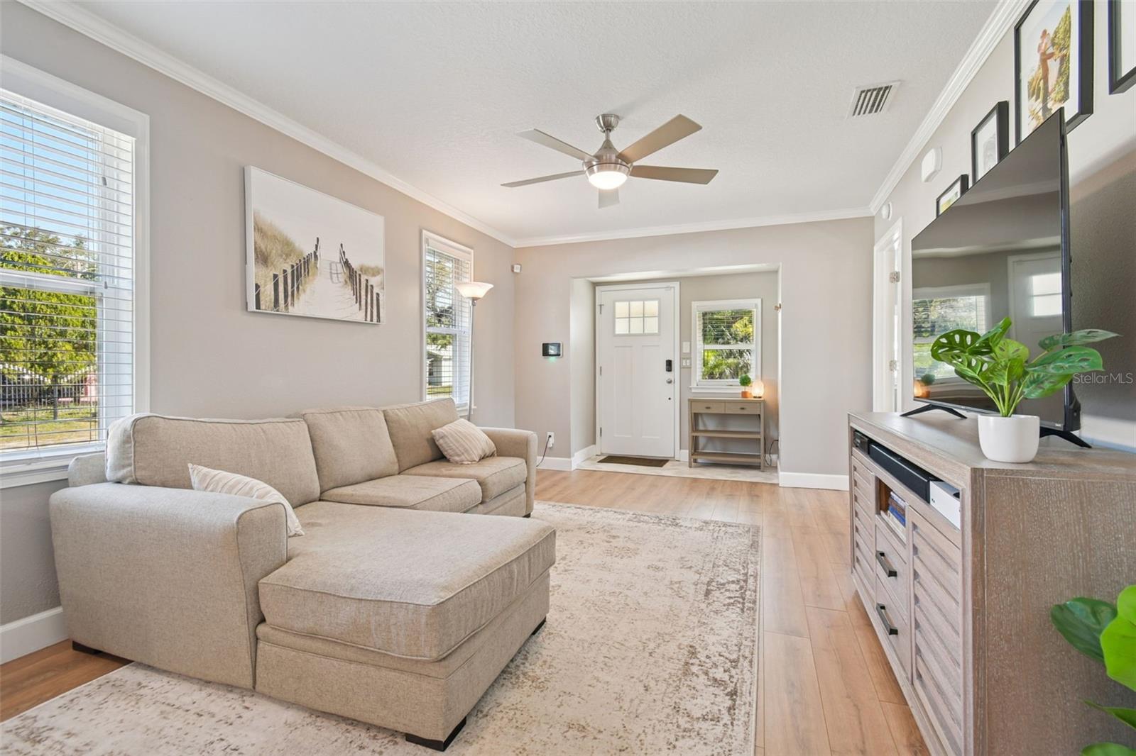 Image 15 of 50 For 8120 El Portal Drive