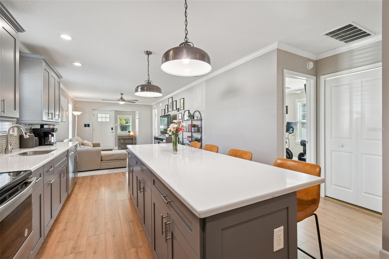 Image 19 of 50 For 8120 El Portal Drive