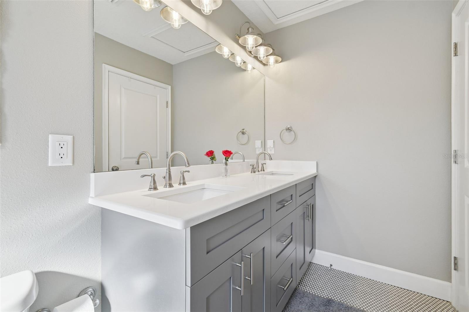 Image 25 of 50 For 8120 El Portal Drive