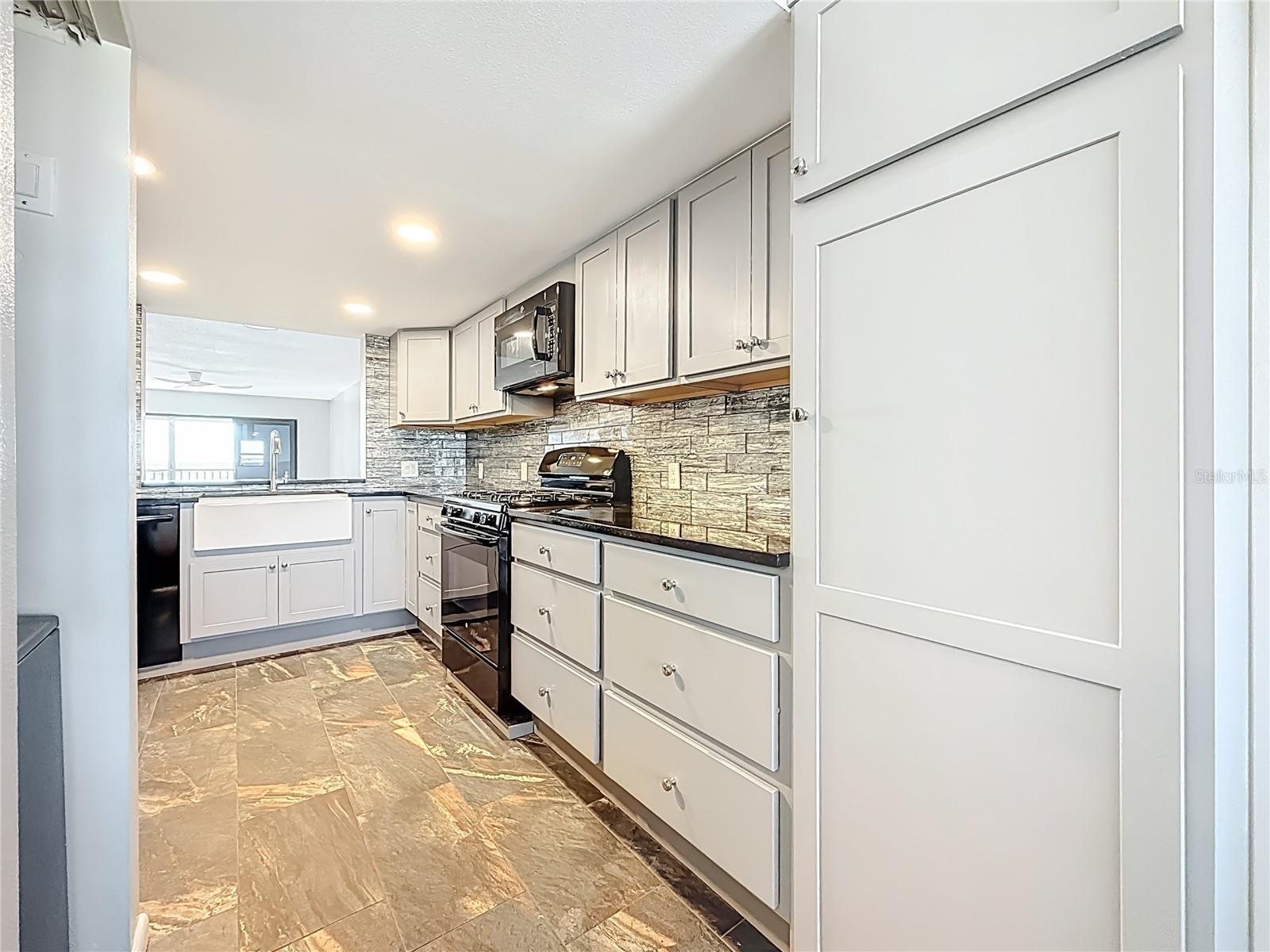 Image 15 of 36 For 5400 Park Street N 607